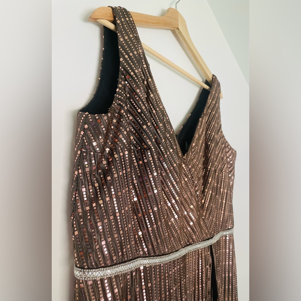 MAC DUGGAL Long sleeveless V neck bronze sequined gown - Picture 5 of 7